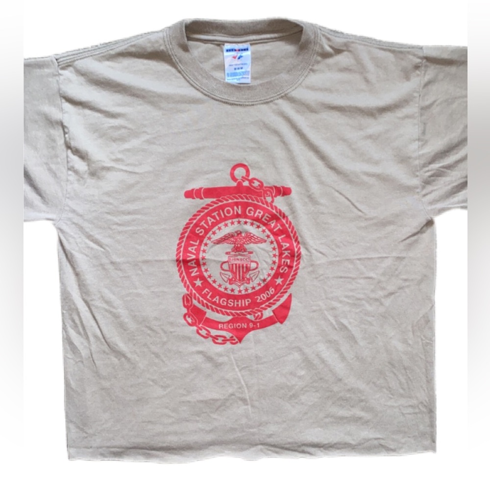 *VINTAGE* Cropped Military Graphic T-Shirt